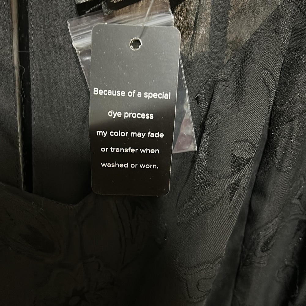 🆕🎉HP🎊NWT Gorgeous Size 3X Torrid Blouse - Picture 8 of 9